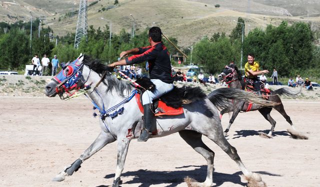 Cirit takımları bu kez Dede Korkut şölenleri için at bindi