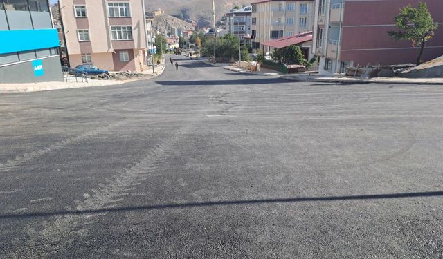 Asfalt çalışmaları süratle devam ediyor