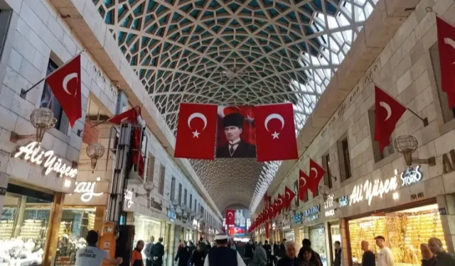 Bursa kapalı Çarşı Cumhuriyet coşkusuna hazır