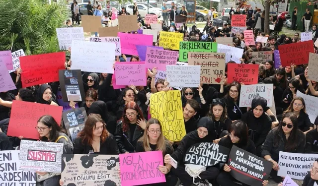 Üsküdar Üniversitesi “Şiddete Karşı” yürüdü!