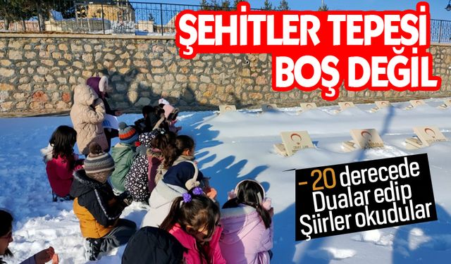 Bayburtlu minikler -20 derecede Şehitlere dualar ettiler