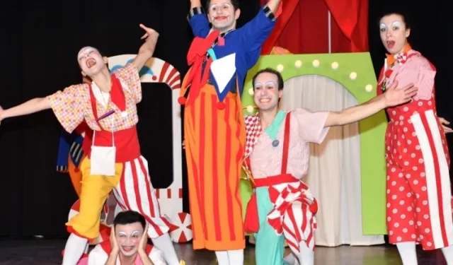 Manisa'da çocuklara tiyatro şöleni