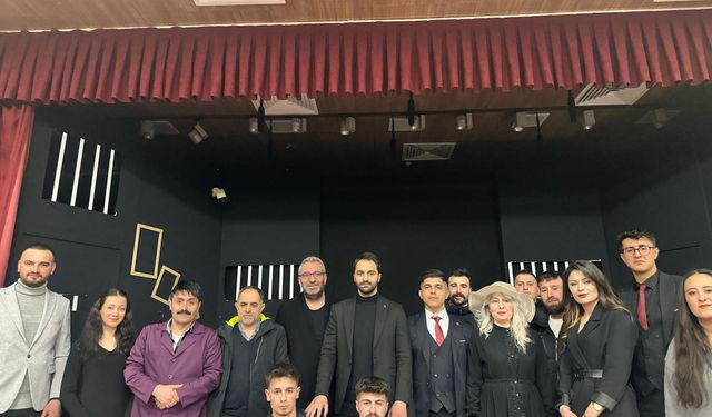 Bayburt AK Gençlikten Tiyatro Gösterisi