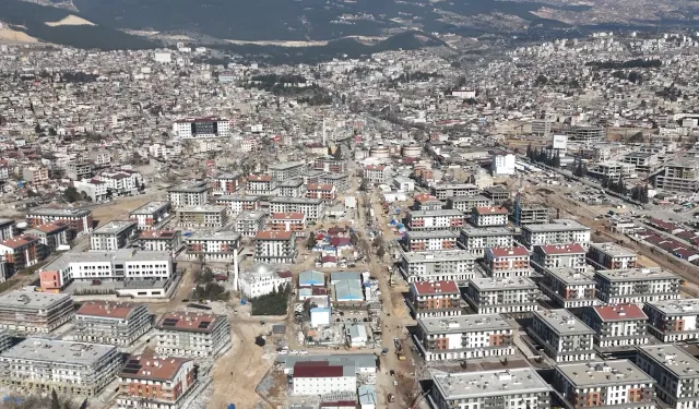 Ağır yıkıma uğrayan şehir yeniden ihya ediliyor... Kahramanmaraş'ta 4 bin işçi aralıksız çalışıyor