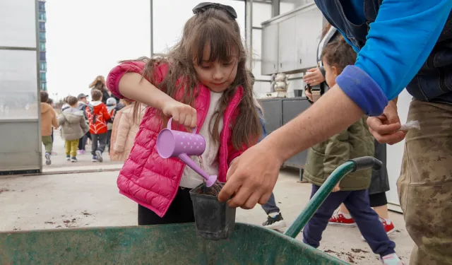 Ankara Keçiören'de minik eller toprakla buluştu