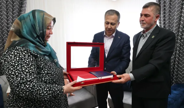 Bakan Yerlikaya'dan Konya'da şehit ailesine ziyaret