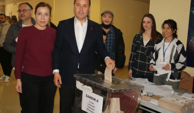 Balıkesir’in 20 ilçesinde vatandaşlar sandıkları doldurdu