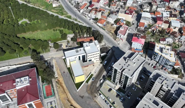 İzmir Karabağlar'da Uzundere dönüşerek gelişiyor