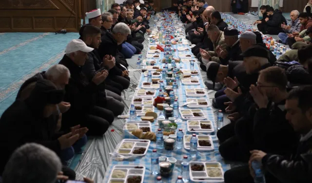 Kocaeli Büyükşehir’in iftar sofrası bu kez Balkanlarda kuruldu