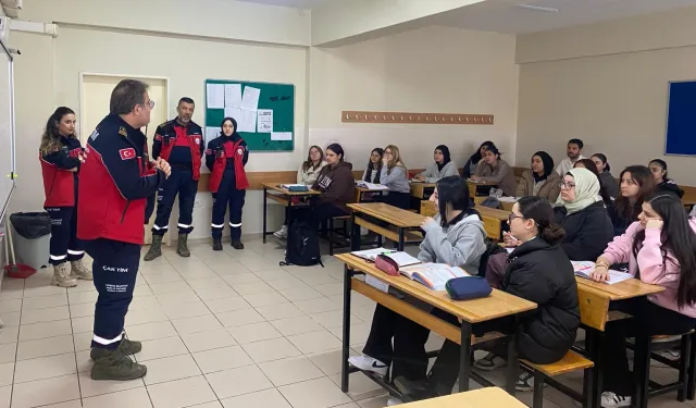 Kocaeli'de öğrenciler afetlere karşı bilinçleniyor