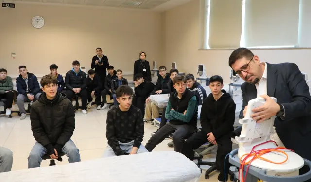 Konya Karatay Gençlik Meclisi öğrencilerin yanında