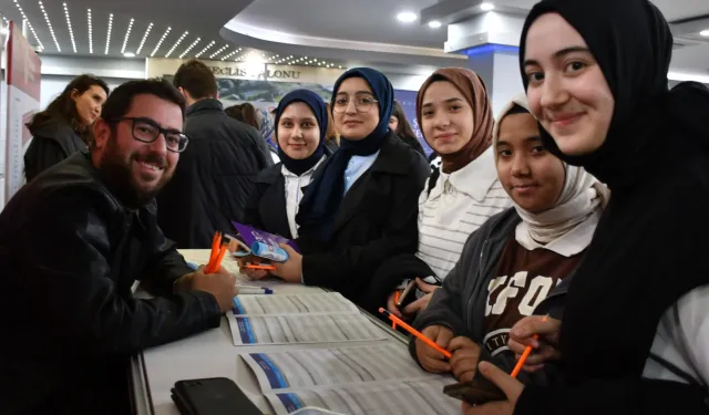 Manisa'da üniversite tanıtım gününe büyük ilgi