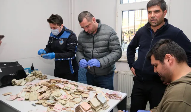Yalova'da dilenci operasyonu: Üzerinden çıkan paraları 6 zabıta saydı!