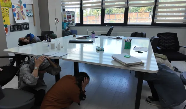 Çayırova'da özel bireylerle öğretmenlerine, deprem tatbikatı