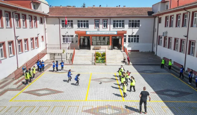 İnegöl’de okul bahçelerine bahar geldi