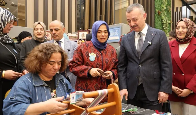 Körfez ilçe sergisinde Türk Dünyası rüzgârı esti