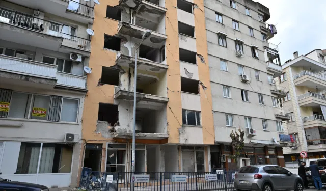 Manisa Şehzadeler'de riskli bina için harekete geçildi