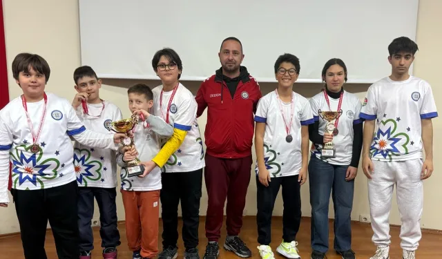 Muğlalı sporcularından satrançta çifte başarı