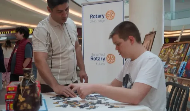 Otizmli Kerem’in yapboz sergisi Bursa’da sanatseverlerle buluştu