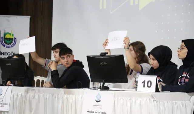 Bursa İnegöl'de liseliler bilgileriyle yarıştı