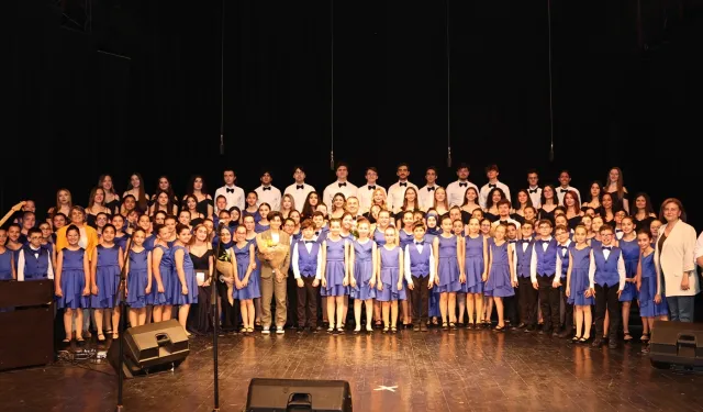 Bursa Nilüfer Çocuk ve Gençlik Koroları yıl sonu konserinde büyüledi