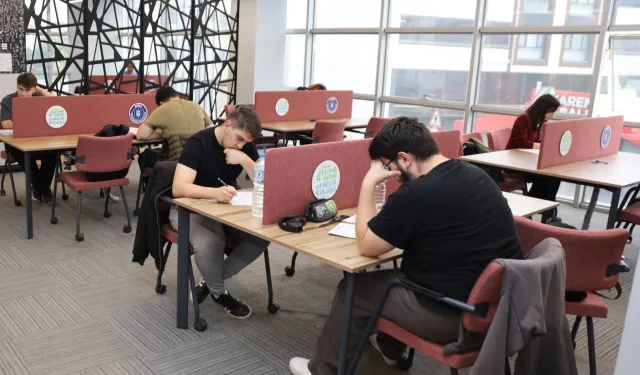 Bursalı gençlere üniversite yolunda sınav provası