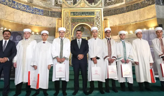 Genç hatipler hutbe okuyarak yarıştı