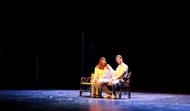 Özel bireyler tiyatro oyununda hünerlerini sergiledi