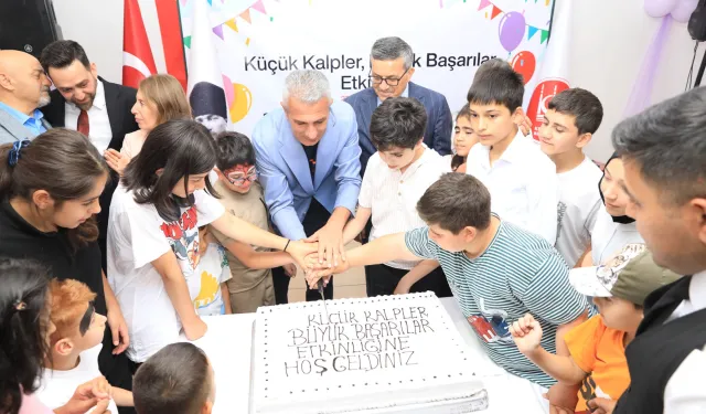 Ankara Keçiören'de engelli çocuklara karne hediyesi