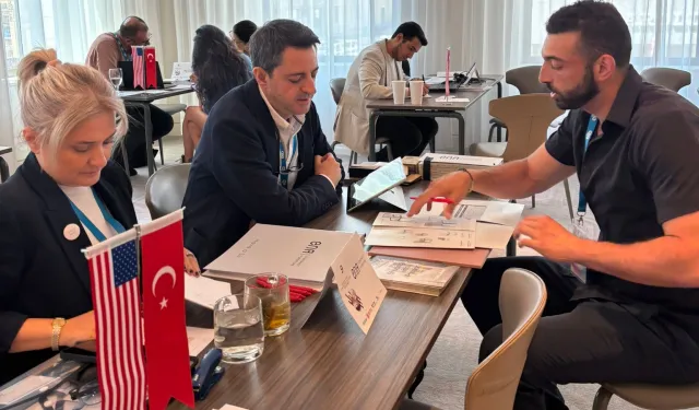 Türk mobilyası Şikago’da fırtına estirdi