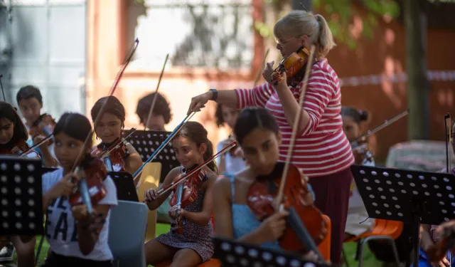 Adalar Çocuk ve Gençlik Orkestrası'ndan uluslararası ilk müzik okulu