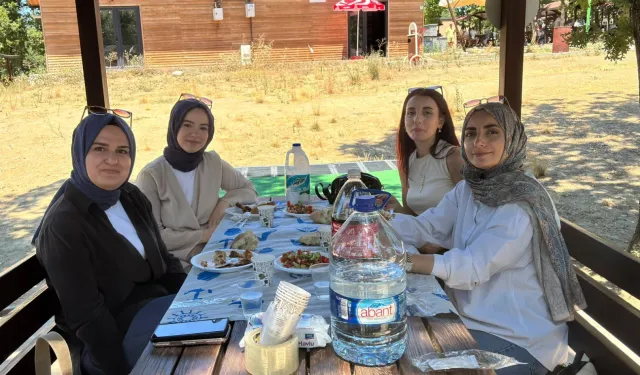 Bursalı genç inşaat mühendislerinin piknik keyfi