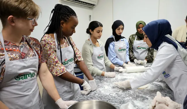 Dünyanın gençleri Türk kültürünü SAMEK ile tanıdı