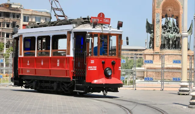 İstanbul'un nostaljik tramvayı yenilendi