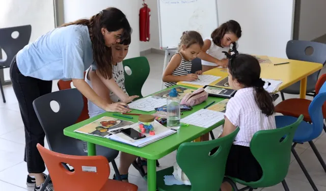 İzmir Karabağlar’da çocuklara ücretsiz bilim ve sanat atölyeleri