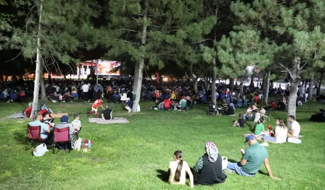 Kayseri Melikgazi'de açık havada sinema keyfi