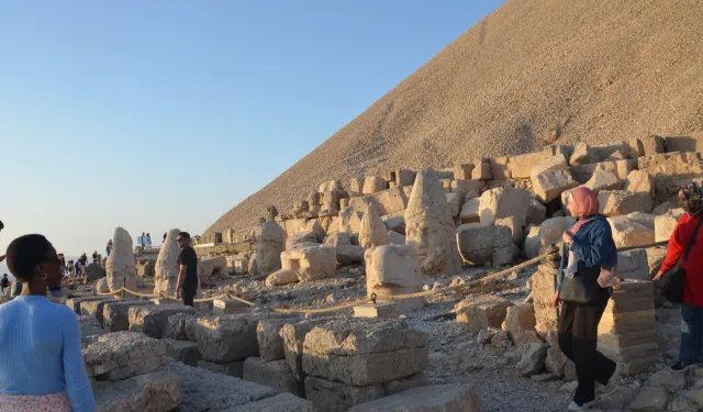 Kültürler Nemrut'ta buluştu