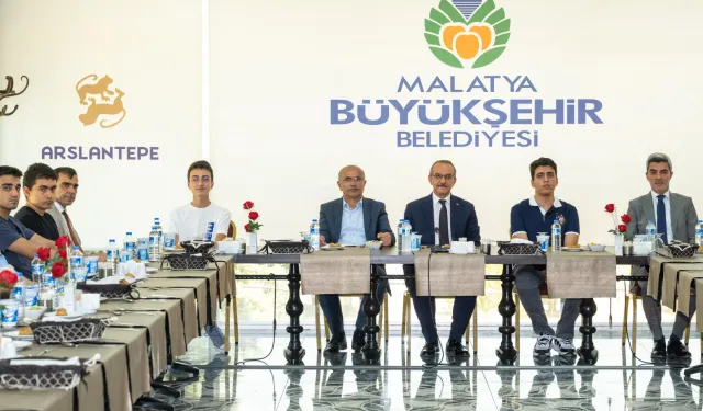 Malatya'da başarılı öğrenciler onuruna yemek