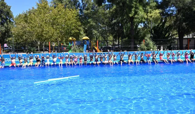 Manisa Büyükşehir’in havuzları çocuklarla buluşuyor