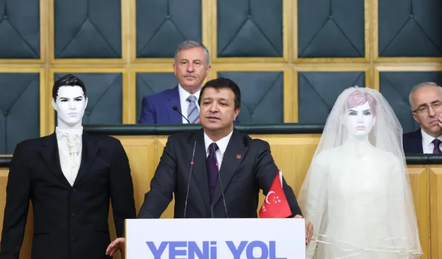 TBMM'de SP'li Arıkan'dan dikkat çeken sunum! Kürsüye cansız mankenlerle çıktı