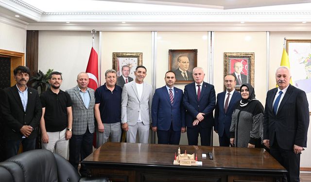 Bakan Kacır’dan Başkan Memiş’e ziyaret