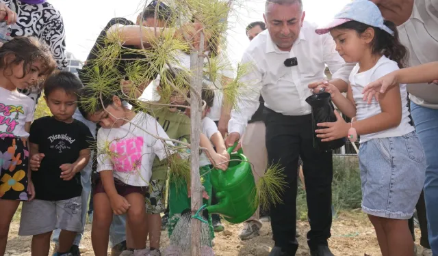 Adana'da gelecek için fidanlar dikildi