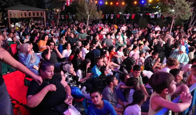 Ankara Keçiören’de açık hava sinemalarına yoğun ilgi