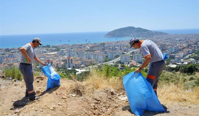 Antalya Alanya her gün tonlarca atık topluyor