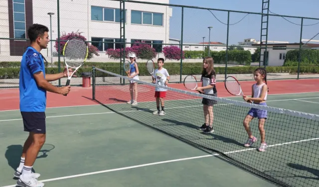 Antalya Büyükşehir Döşemealtı’nda yeni tenis kursu açtı