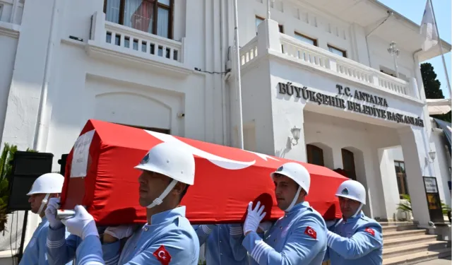 Antalya'da eski başkan son yolculuğuna uğurlandı!