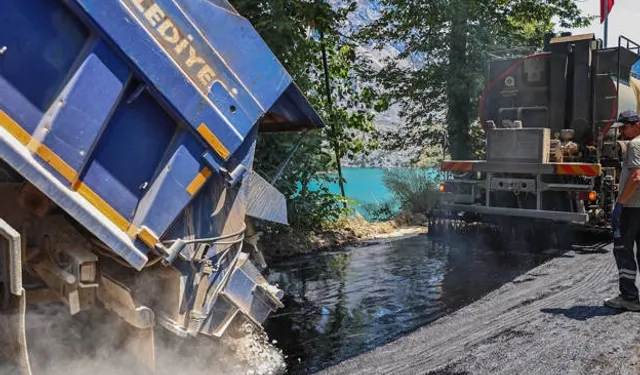 Antalya'da Oymapınar Barajı çevresindeki yolları asfaltlanıyor