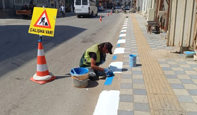 Bilecik Pazaryeri kaldırımlarına “Mavi-Beyaz” makyaj