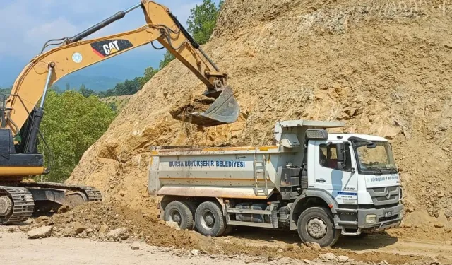 Bursa Büyükşehir'den 6 ilçenin kırsal yollarında çalışma