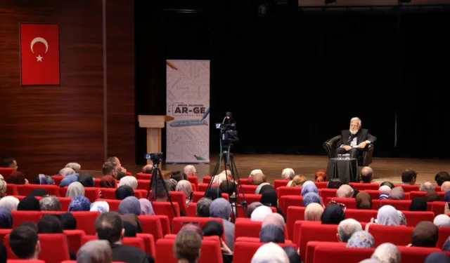 Bursa İnegöl’de “Medeniyet Tasavvuru ve Kimlik” söyleşisine yoğun ilgi